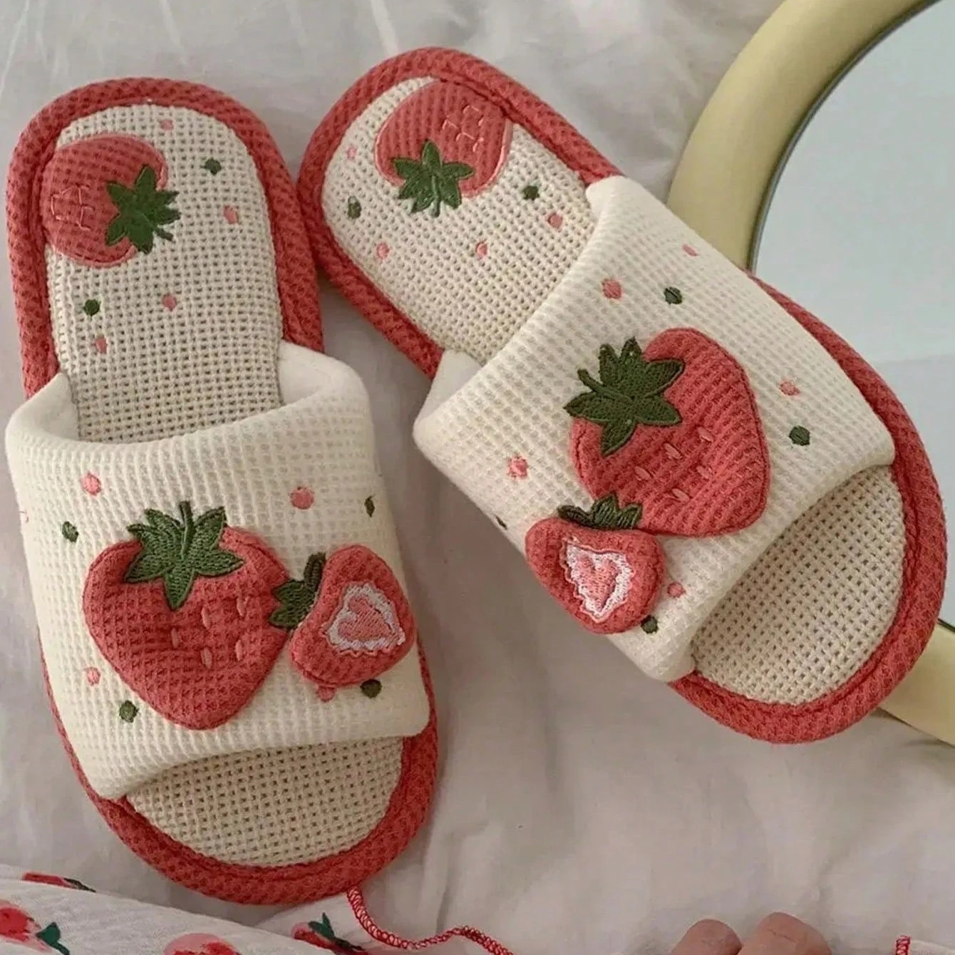2023 New Fashion Soft Ladies Casual Cute Strawberry Pattern Design Comfortable Female Linen Home Slippers - 4