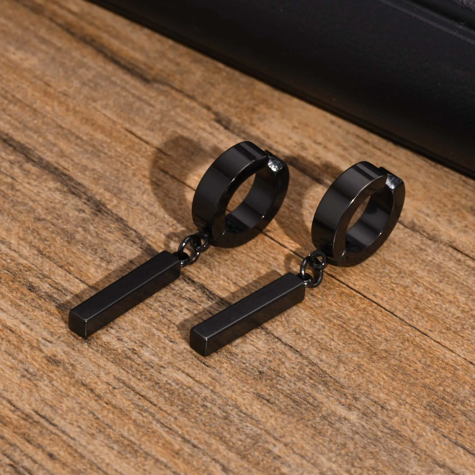 Boucles D'oreilles Huggie 4mm En Acier Inoxydable - Motif Clé Grecque Deux Tons - Neuf Avec étiquettes