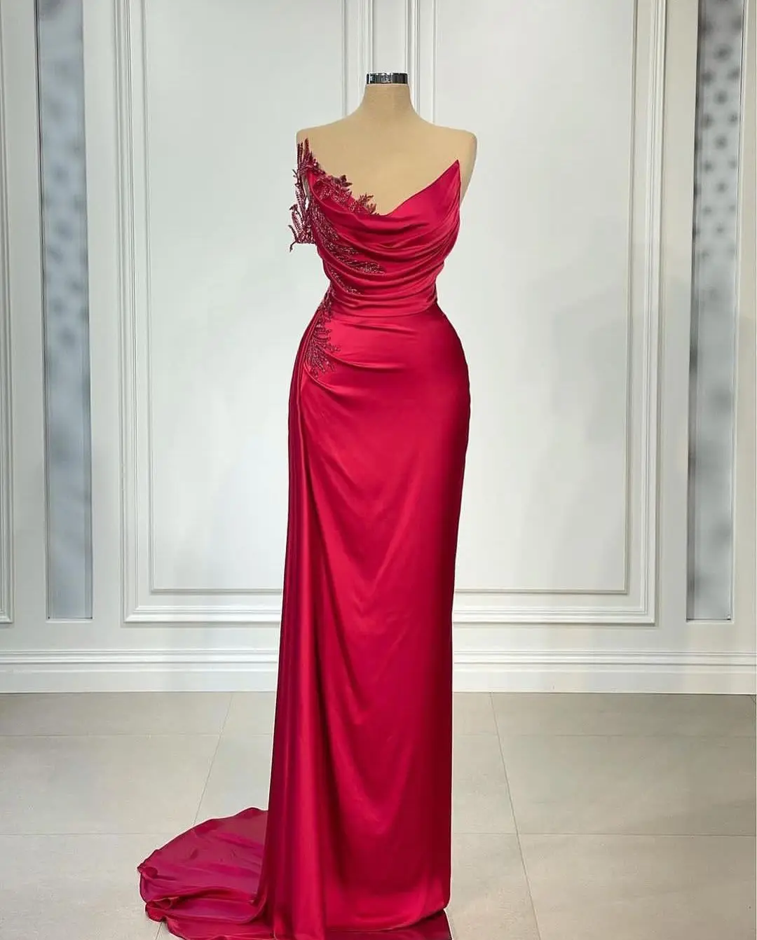 

Red Evening Dresses Sleeveless Strapless Elegant V Neck Beaded Shiny Sequins Appliques Sexy Prom Dresses Celebrity Custom Made