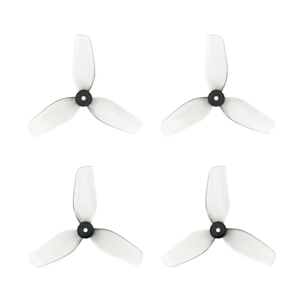Hélices HQ 31mm 3 pales polycarbonate pour drone FPV micro, prêtes à être montées sur un moteur de micro drone.