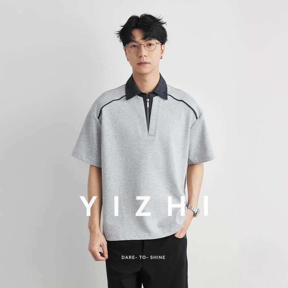 Polo da uomo con risvolto in denim a contrasto e inserti, effetto due pezzi, mezza zip, morbida, traspirante, a maniche corte, collezione Estate 2026 - immagine 4