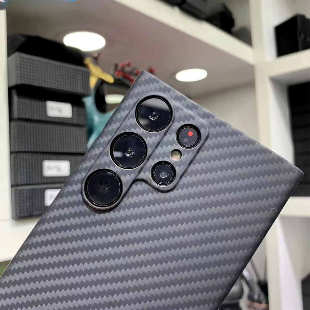 

Новинка! Ультратонкий чехол из углеродного волокна для Samsung Galaxy S23