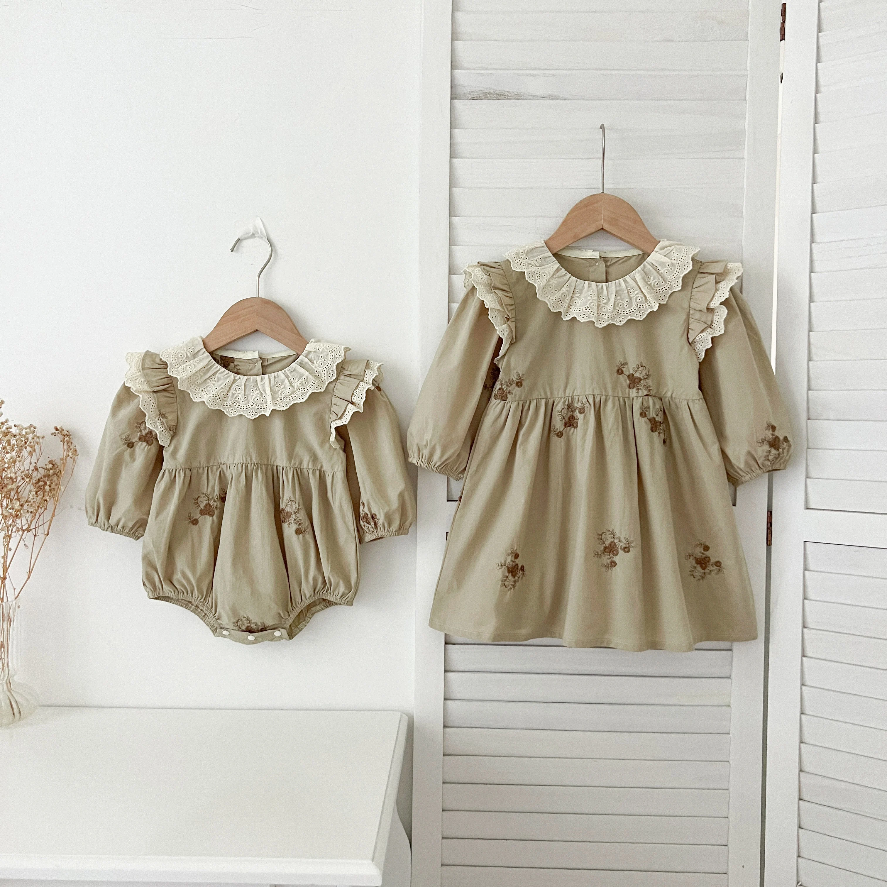2024 Schwester Kleidung Baby Mädchen Kleid Body Herbst Schwester Kleid Puppe Kragen Spitze Gestickte Einteilige Kleidung Rüschen Kleid – Detail 2
