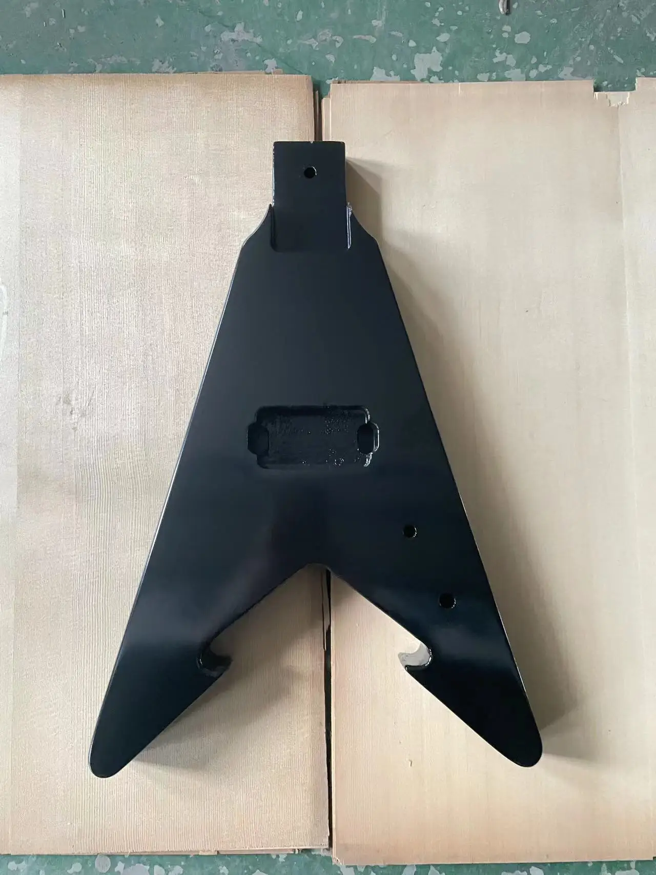 

DIY Electric Guitar Body Black Triangle Unfinished Guitar Barrel Bubble Tongmu ST Bass Guitar Accessories