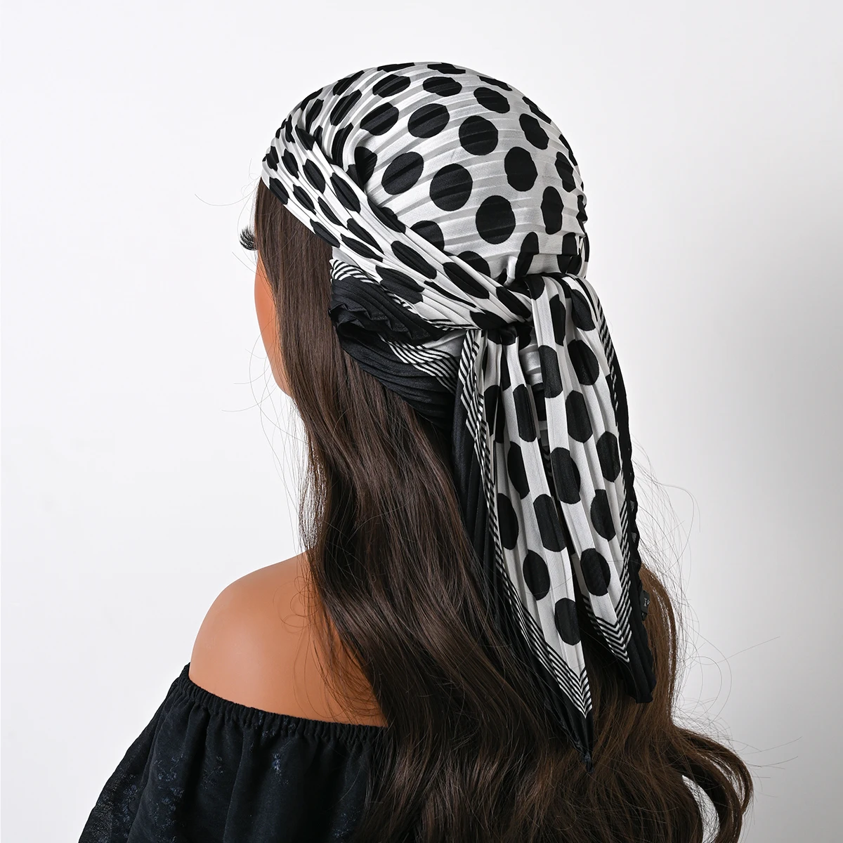 2025 Four Seasons New 70cm Silk Pleated Scarf Paisley Small Scarves Square Scarf Satin Neckerchief Decorative Headscarf Bandana