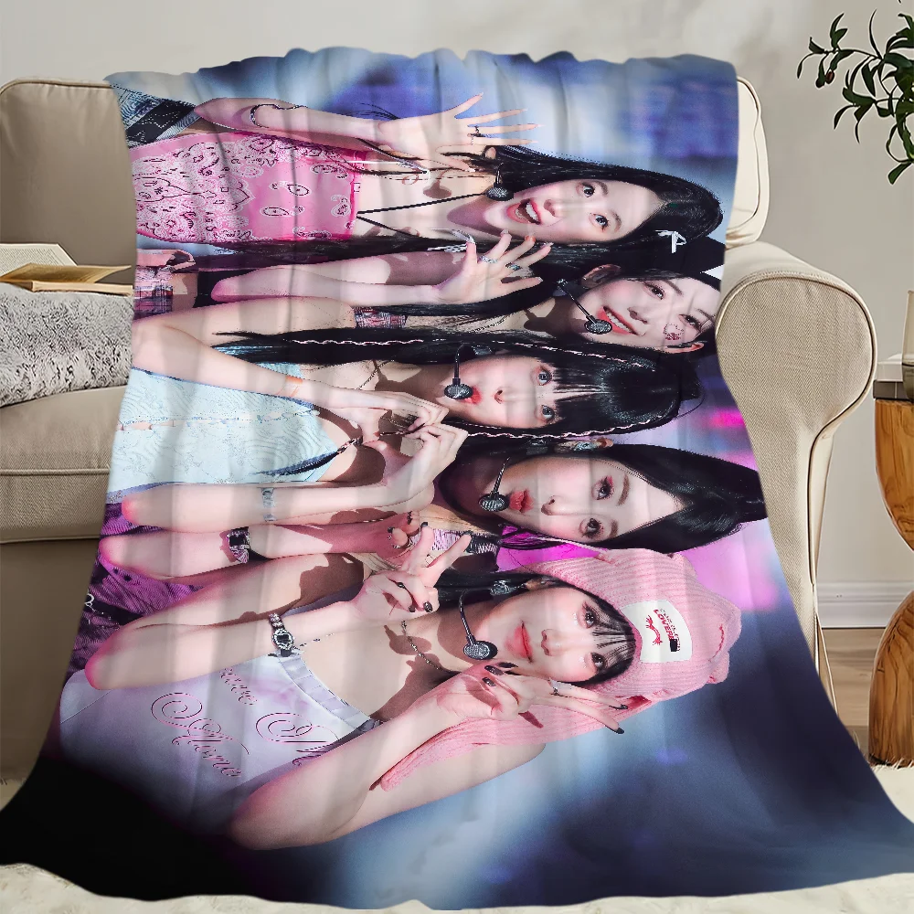 Kpop L-LE S-SSERAFIM Crazy Blanket comfort warm soft plush blanket suitable for sofa living room office bedroom travel and gifts 6