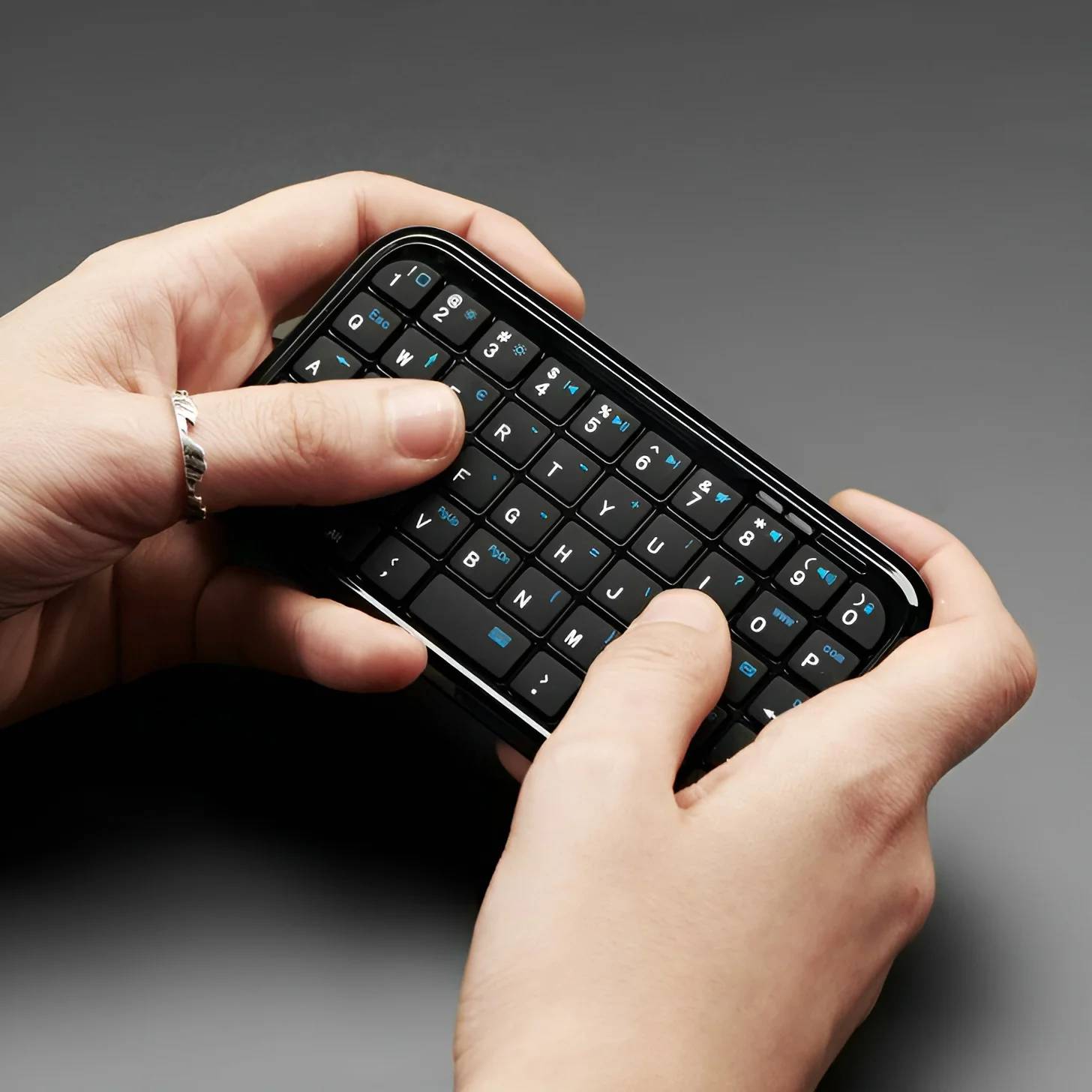 Mini Teclado sem Fio Recarregável Bluetooth 3.0 Slim Teclado Portátil Pequeno 49 Chaves Tablets Smartphones Bolso