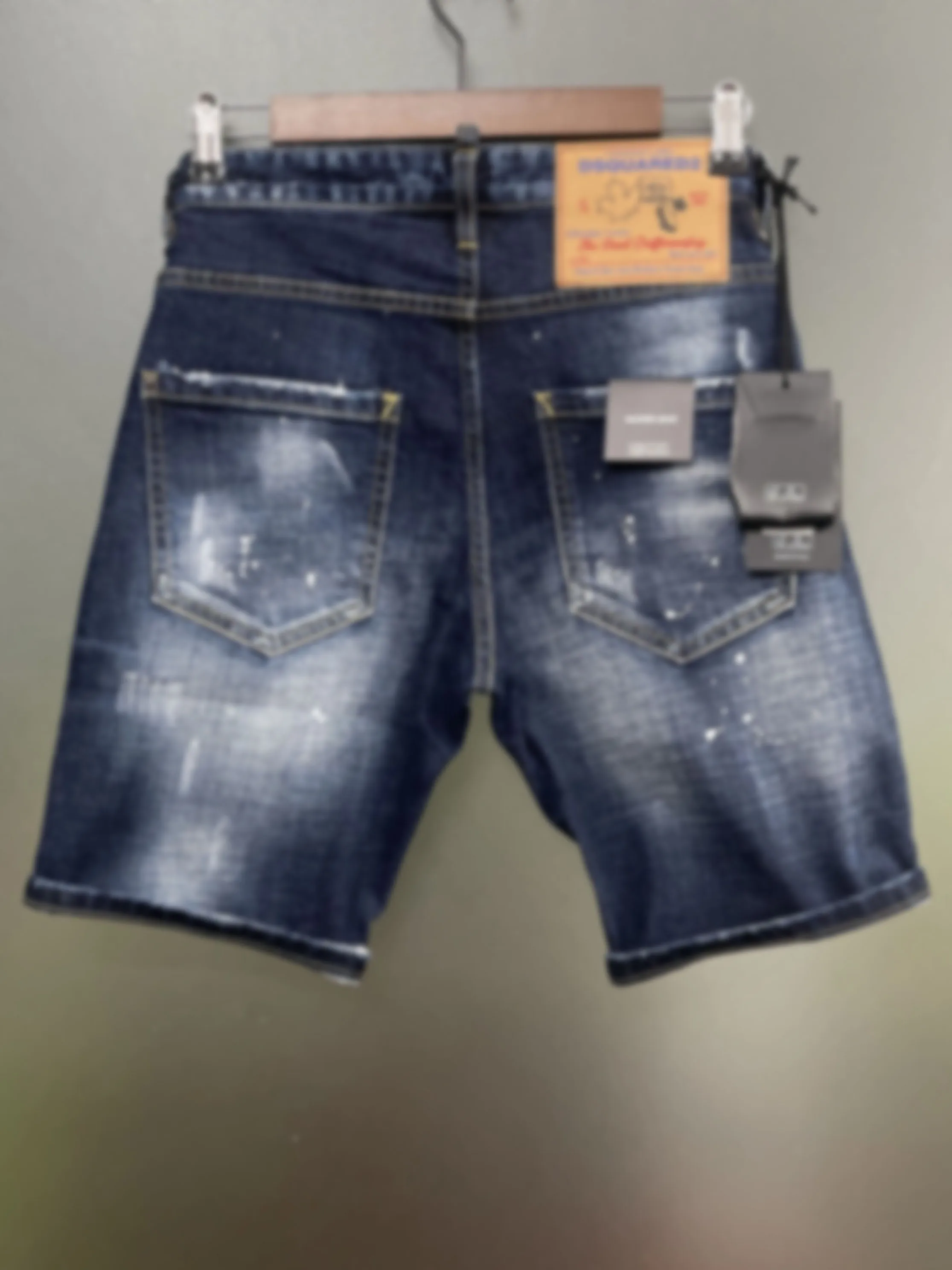 2024 Spring/Summer New D2 Jeans Men's denim shorts Fashionable slim fit with holes, splashed ink micro elastic embroidery versat