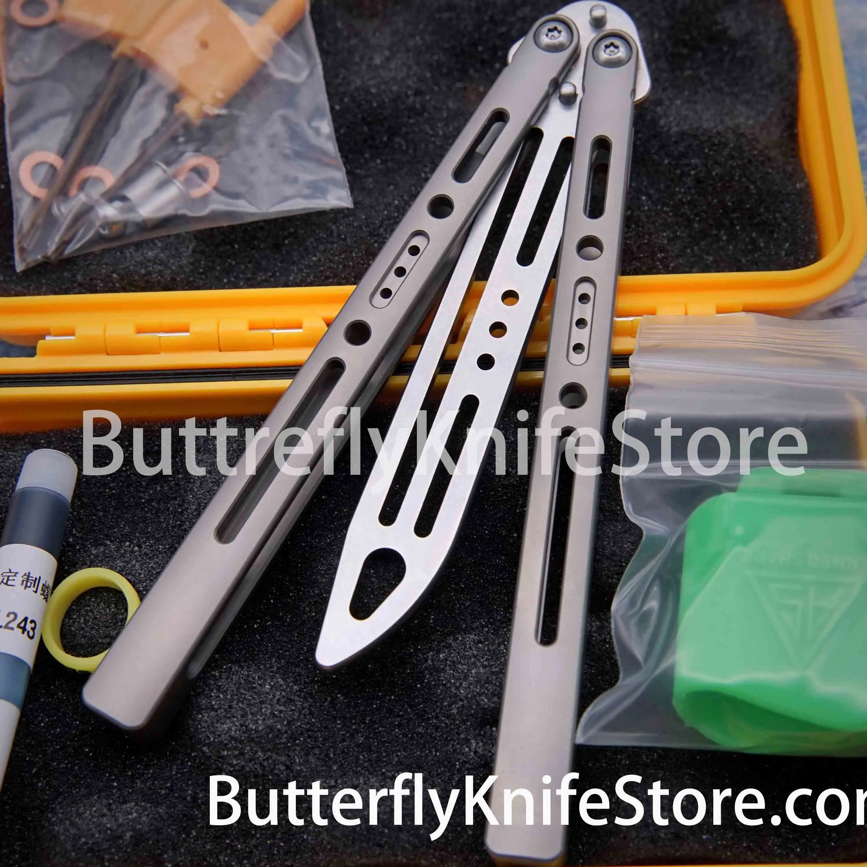 https://ae01.alicdn.com/kf/S2e1b92378f5d4851b08ff7e6a54d6872G/SHARK-Sentinel-Clone-Balisong-Butterflyknife-Flipper-Butterfly-Trainer-Safe-TC4-Titanium-Handle-Bushings-System-Outdoor-EDC.jpg