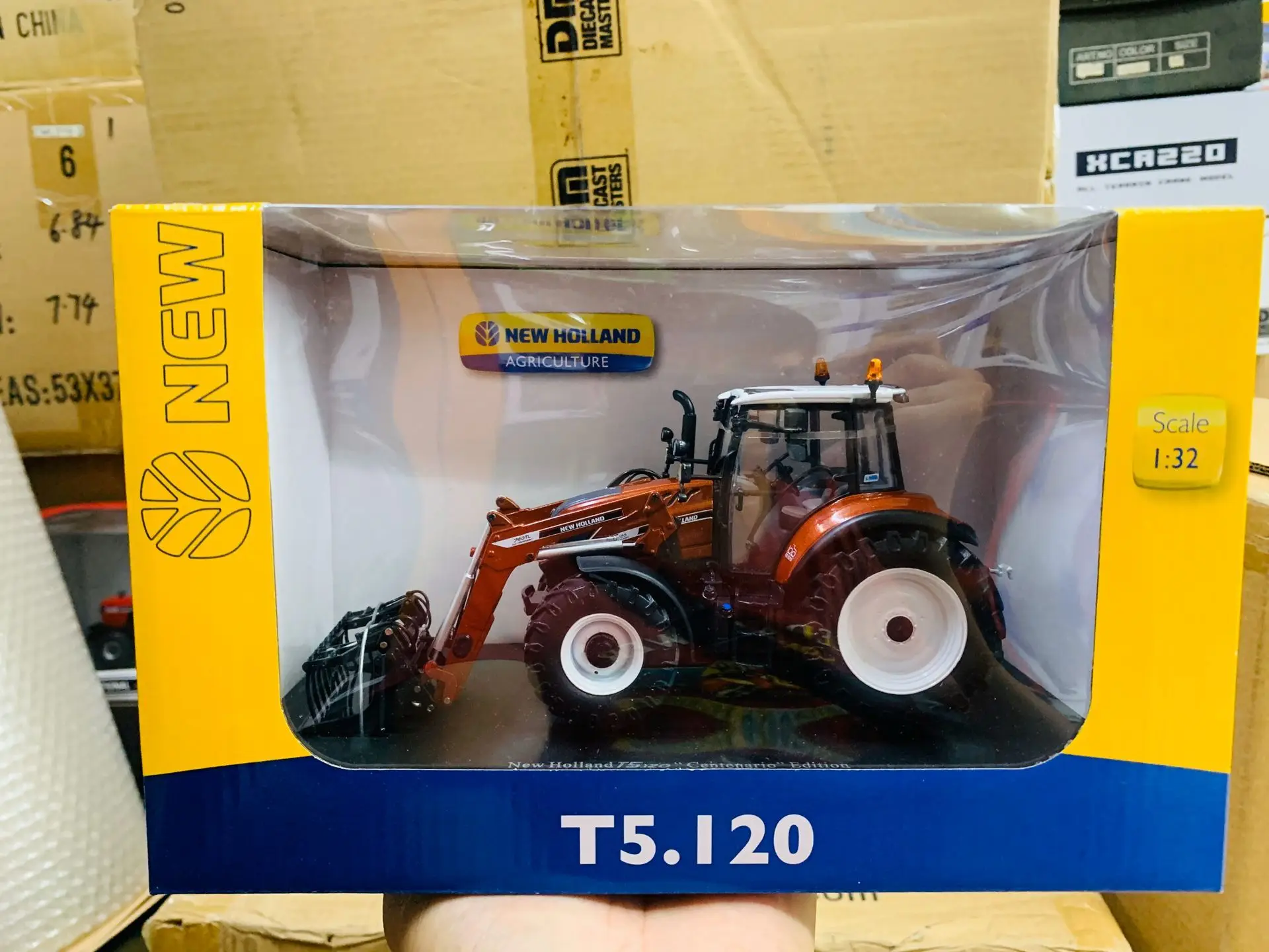 1:32 Scale Die-Cast Model T5.120 Agricultural Tractor UH4957 New in Box