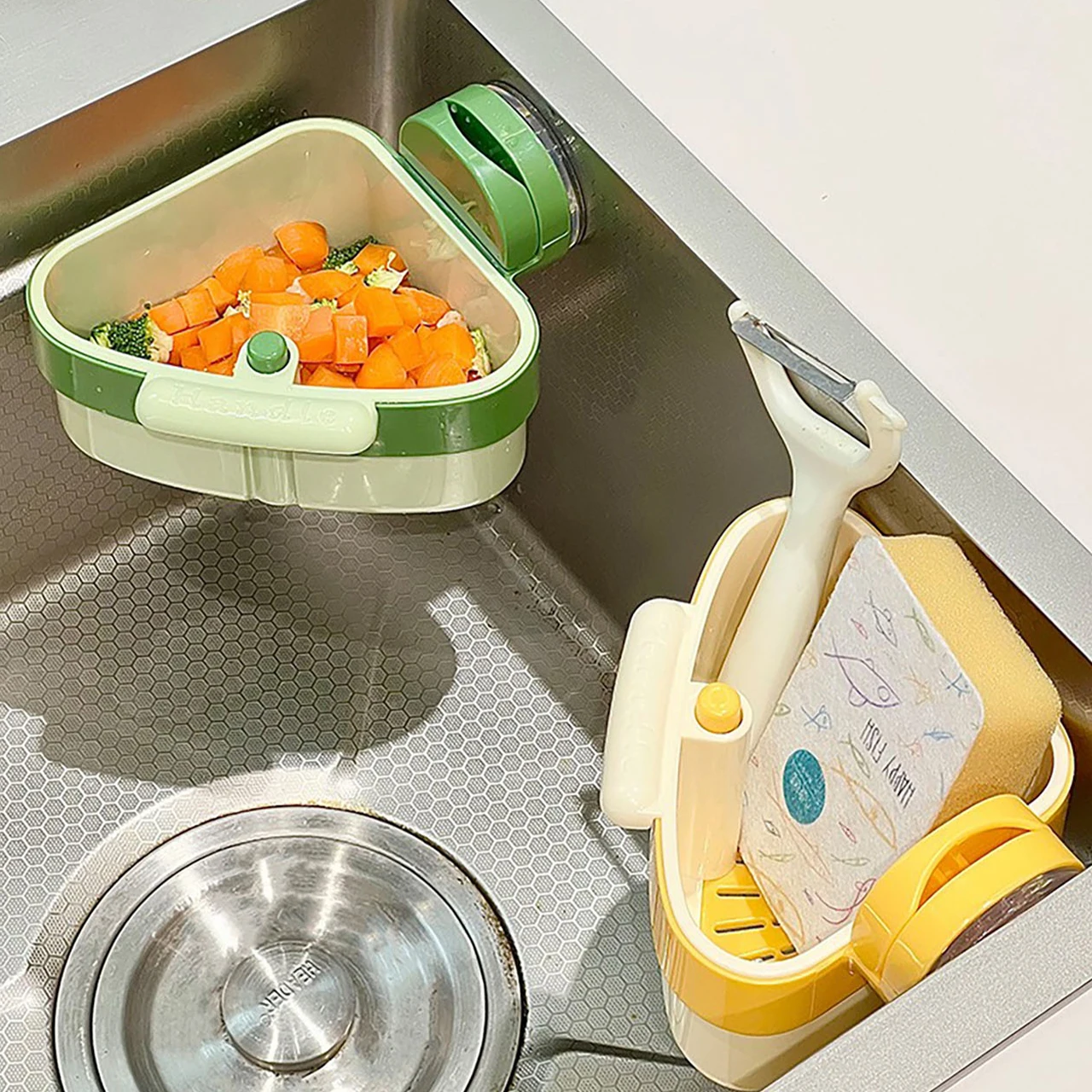 Suction Cup Sink Strainer Basket Triangular Vegetables Fruit Washing Filter Rack Sink Strainer Filtration of Leftovers