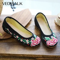 Veowalk New Spring Handmade Women Plum Embroidered Ballet Flats Chinese Vintage Cotton Casual Slip-On Flat Shoes For Woman 1
