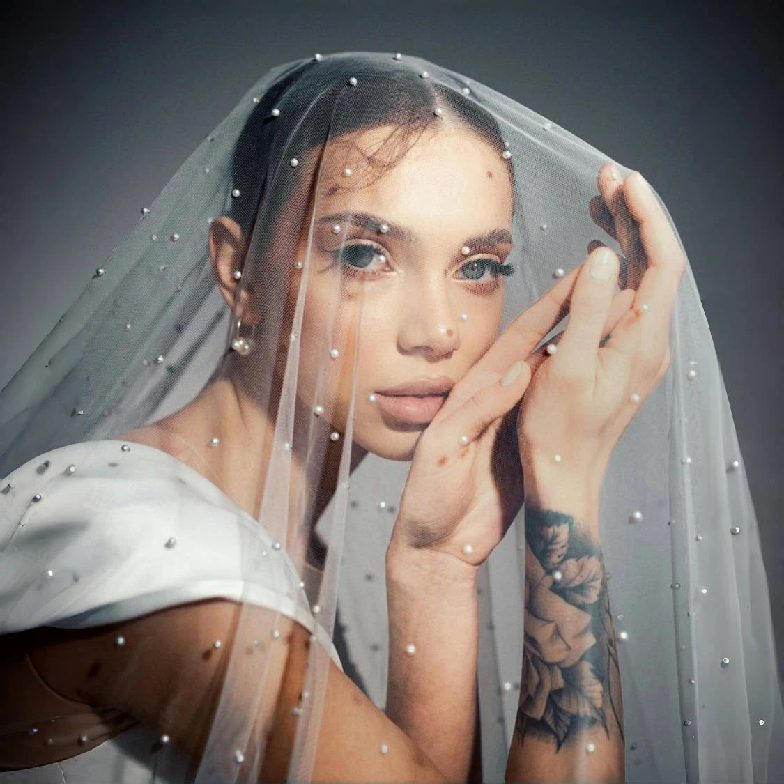 Bridal veil Classic bridal wedding veil 2T long bridal veil with comb Muslim white off-white pearl with covering blusher V02