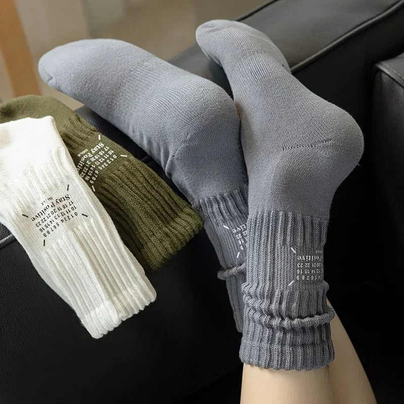 Рисунок 6 - Простые винтажные крутые мягкие носки с надписью