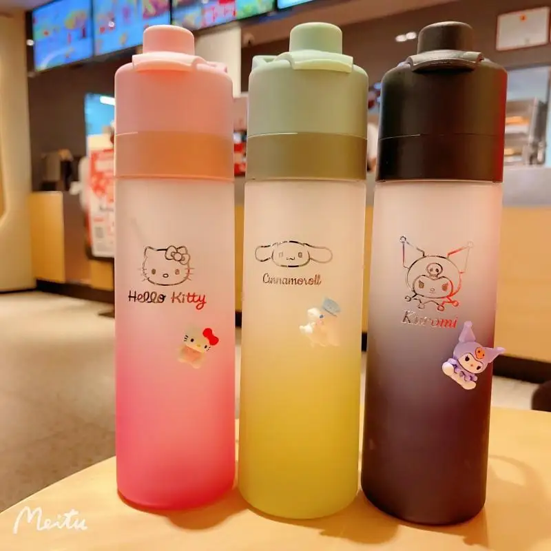 

Милый мультяшный Sanrioed Hello Kittys My Melody спортивный Кубок Kuromi Cinnamoroll Милая увлажняющая чашка-спрей градиентная чашка для питья
