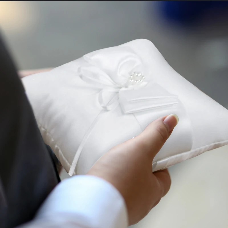 Bow Pearl Ring Pillow 3