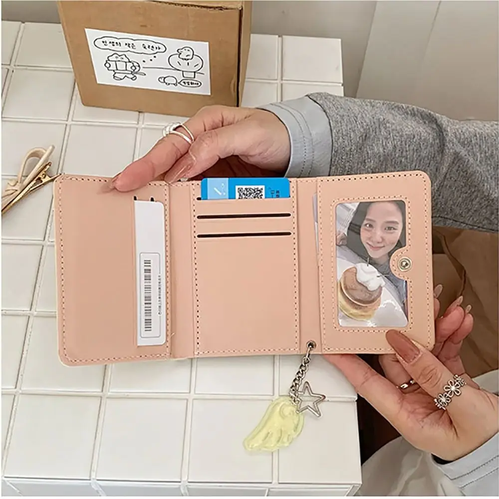 Portafoglio Trendy Y2K a Tre Ante con Ciondolo a Forma di Ala e Stella, Portamonete Multicolore in PU per Studentesse - immagine 4