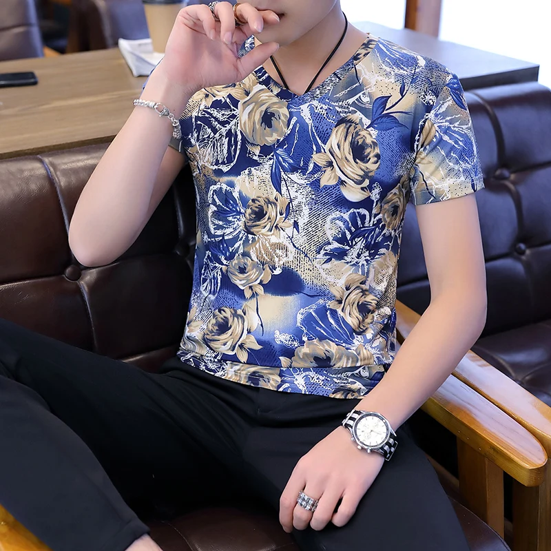 

2022 Summer New Ice Silk Print Short-sleeved T-shirt V-neck Korean Version Youth Slim Half-sleeve