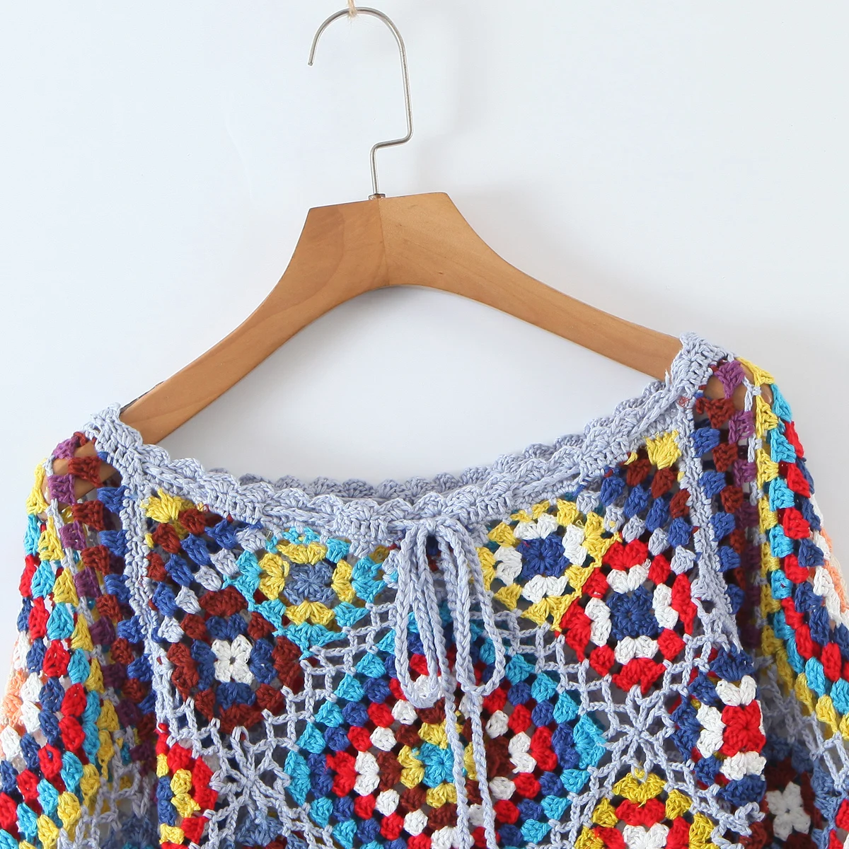 The size is measured by hand, measurement allow 13 cm Error please