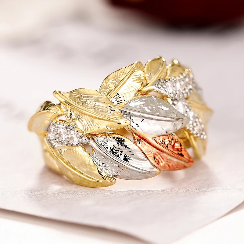 Huitan Three-tone Leaf Design Finger Rings for Women Inlaid Dazzling Cubic Zirconia New Fashion Wedding Band Luxury Lady Jewelry S2e2e3665763c4a7b8cab73753fe6e88fV