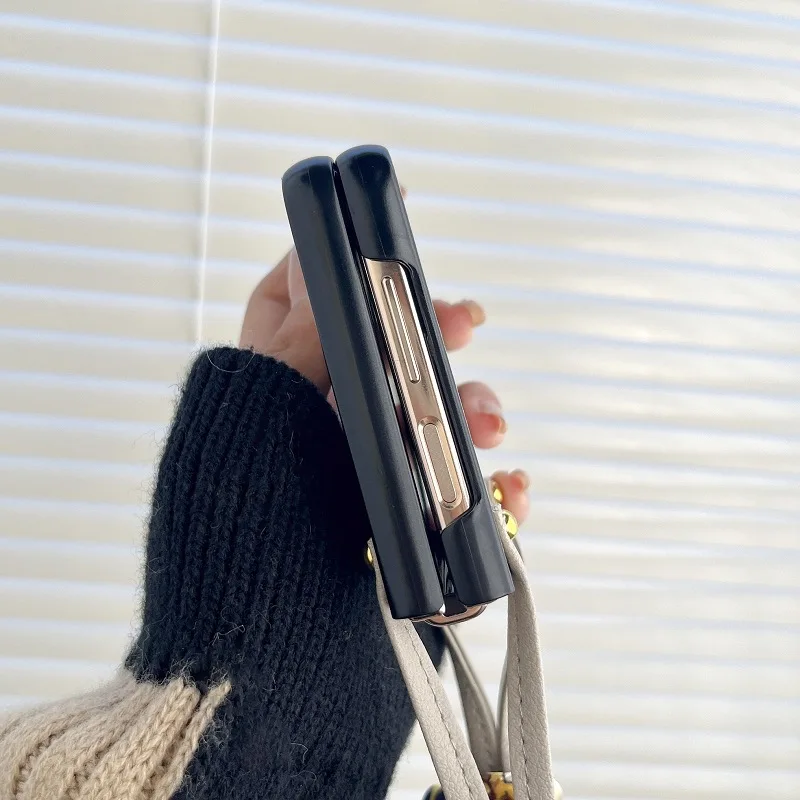 Hülle mit Gürtelschlaufen für Samsung Galaxy Z Flip 6 Z Flip 5 Z Flip 4 3 2 1 Hülle Stoßfeste Schale für Flip 2 Rückseite_voghion.com