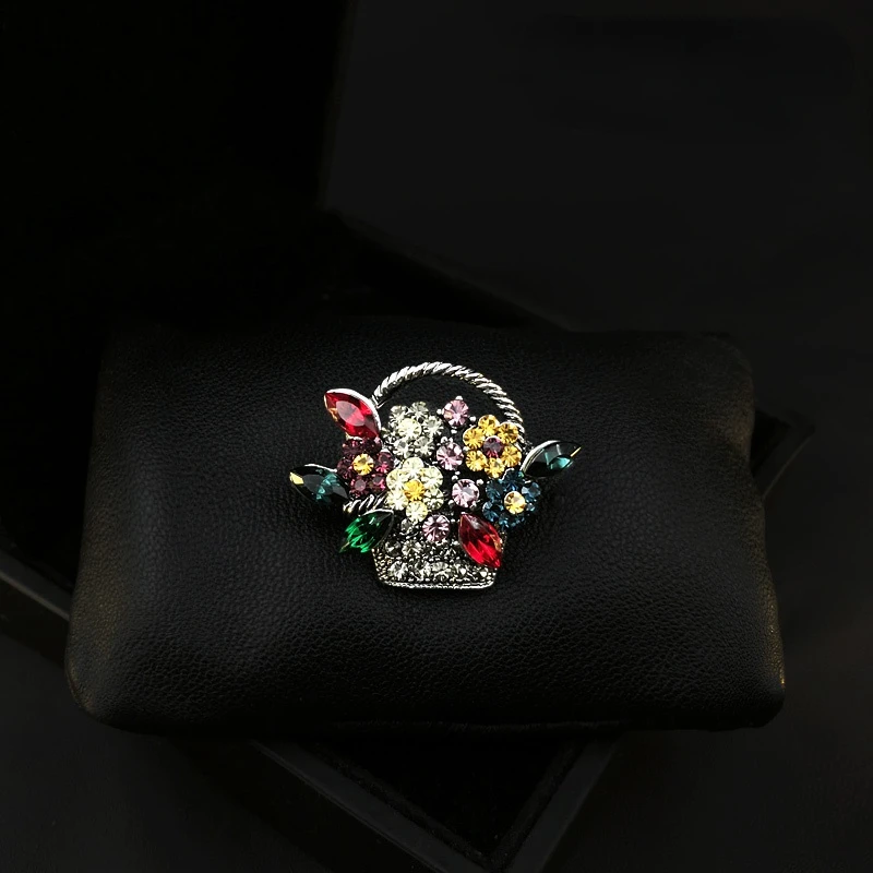 Flower Basket Small Brooch Corsage Women's Sweater Knitwear Pin Clothing Accessories Luxury Cardigan Buckle Fashion Jewelry 530