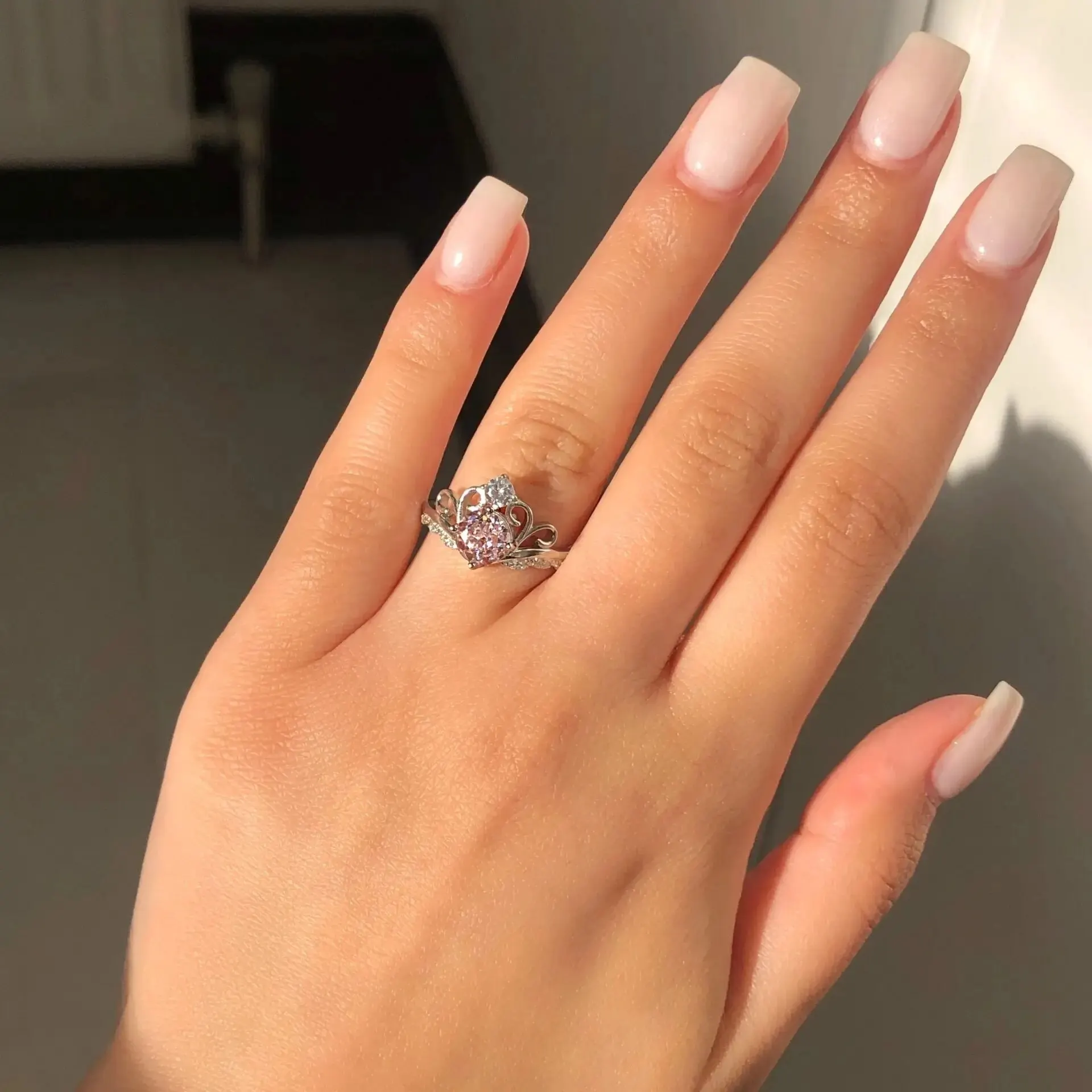 2024 New Arrival Trendy Designer Pink Crown Fashion Ring for Women Party Valentine's Day Gift Jewelry R8178