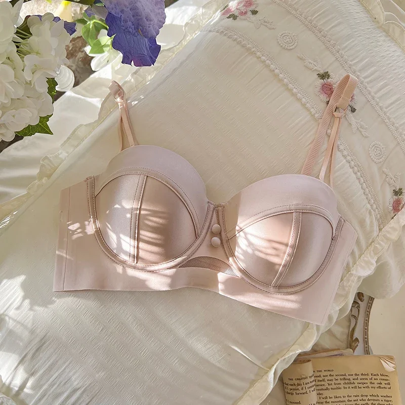 مجموعة الملابس الداخلية الحمراء المستوحاة من طراز...