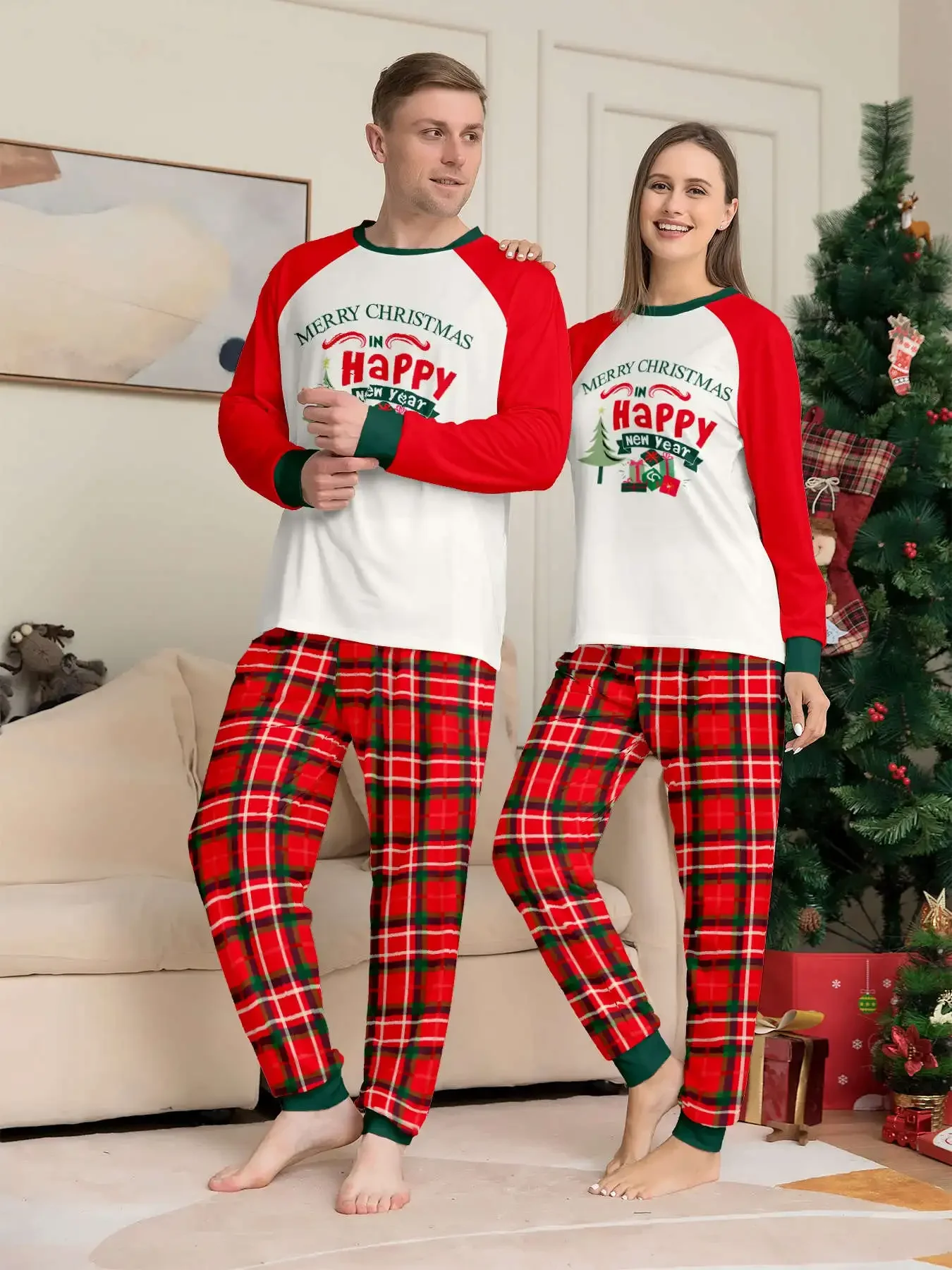 thumbnail image 4 of Conjunto de pijama navideño de invierno a juego con estampado a cuadros para madre, padre e hijos, traje de 2 piezas, ropa de dormir para bebé y perro, aspecto familiar navideño, 4 of 5