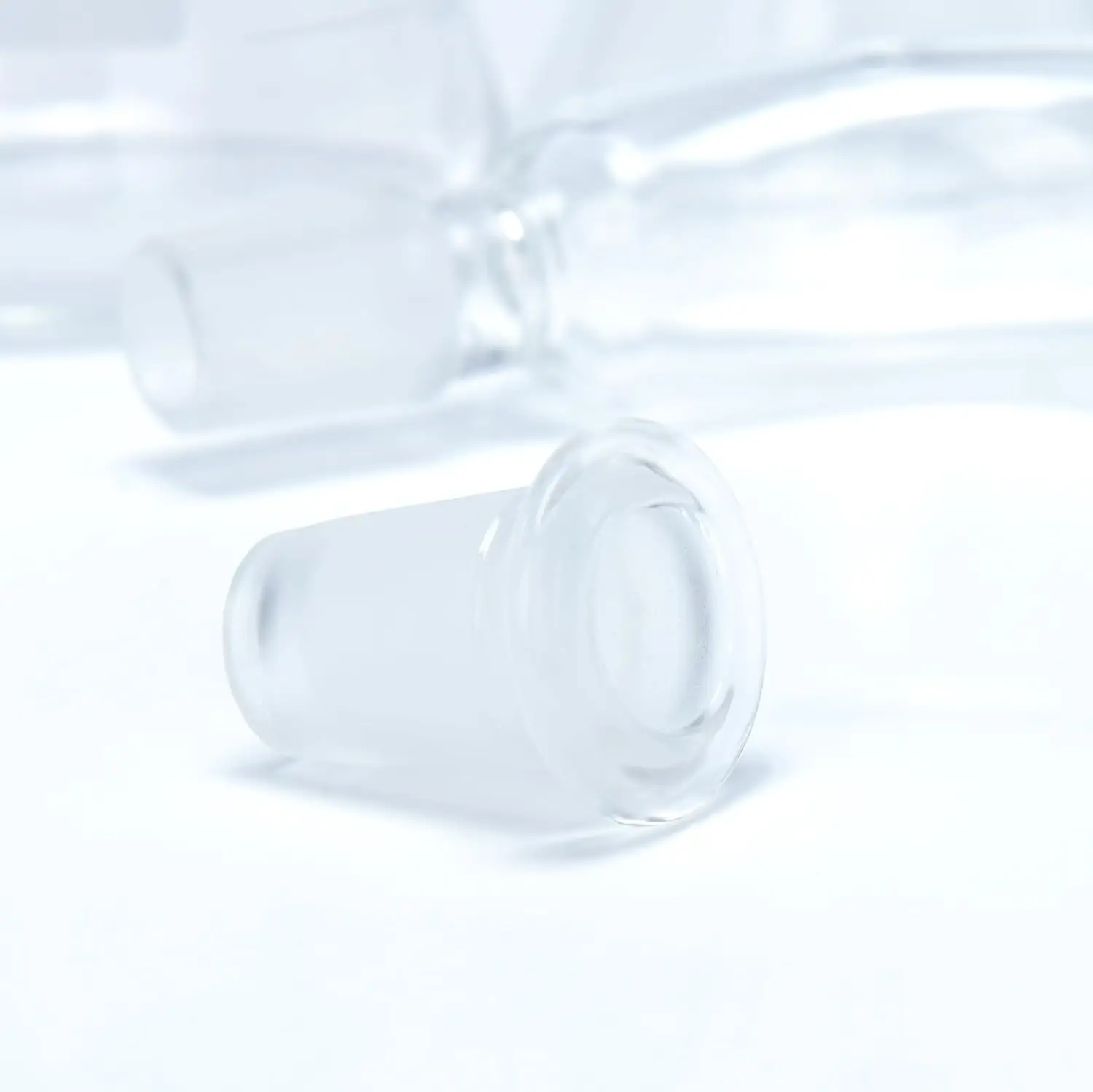 2Pcs 14mm Female to 18mm Male Clear Glass Expander Reducer Adapter Connector Lab 3