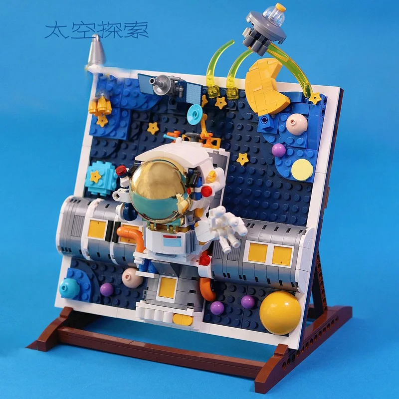 

City Creative Space Adventures Astronaut Painting Home Decoration Ornaments Building Blocks Bricks Toys Girls Christmas Gifts