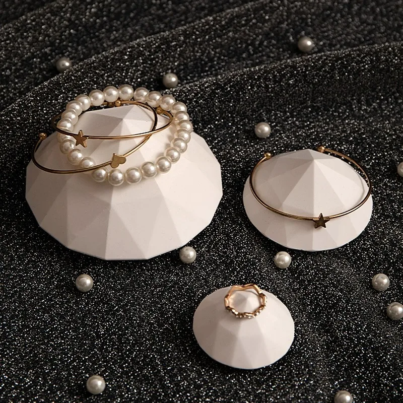 

Gypsum Diamond Jewelry Display Stand Photography Posing Props Bracelets Jewelry Display Stand