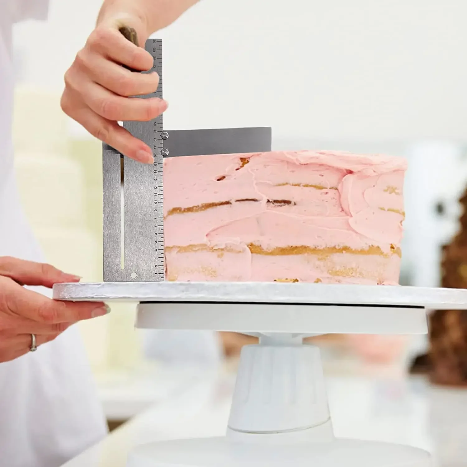 Adjustable Cake Scraper Baking Crisp Corners Cakes Comb Metal Cake Edge Smoother Made of Stainless Steel DIY Baking Tools