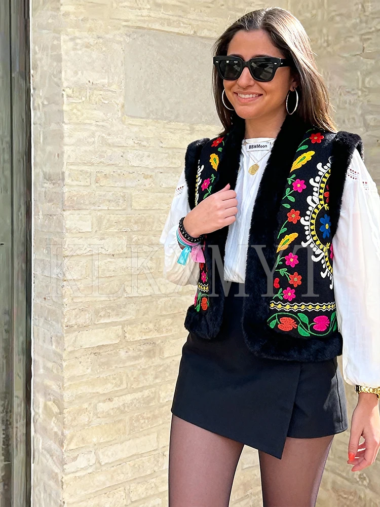 Women Chic Elegant Floral Embroidery Vest Sleeveless Jackets Streetwear Faux Fur Vests Coat Autumn Winter Fashion Waistcoats Top