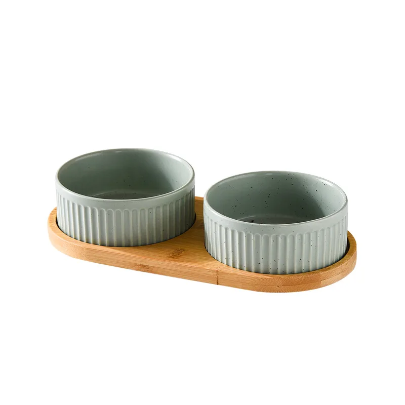 2 green trays