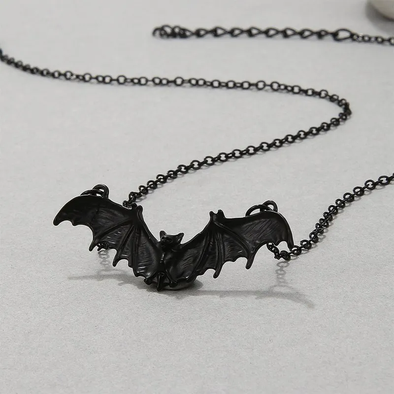 Collier Gothique Halloween Chauve-souris Sorcière – Chaîne 35+5 Cm | Pendentif 6x3,5 Cm | Pour Cosplay