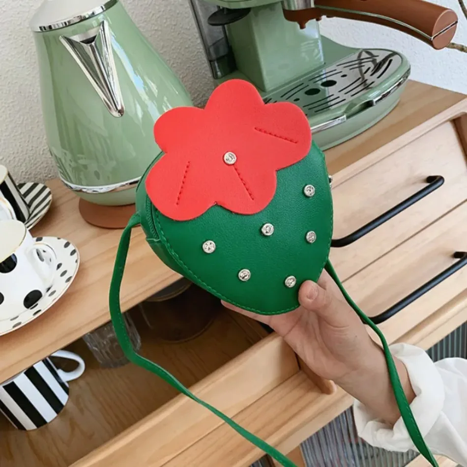 1 Pcs Children Small Bag Strawberry Crossbody Bag Cute Little Girl Zero Wallet Versatile Fashion Shoulder Bag Trend Kids Handbag