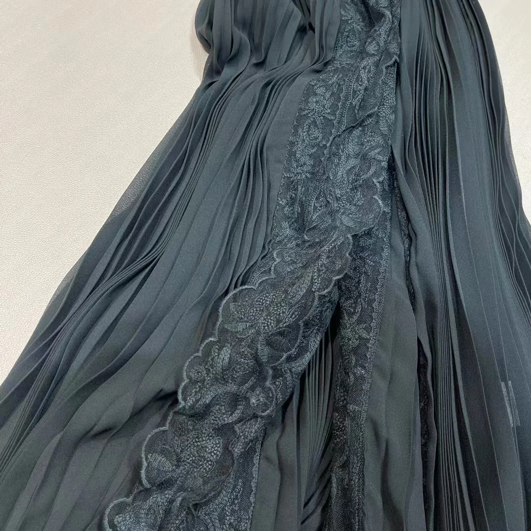 Рисунок 4 - Женская кружевная юбка с вышивкой