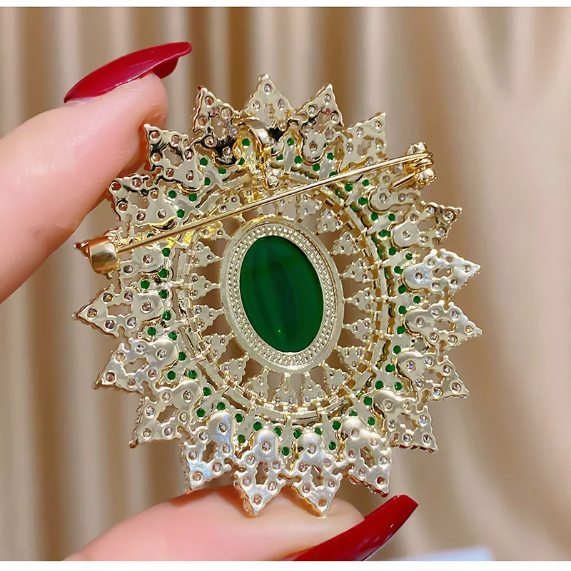 Luxury Zircon Brooch Palace Emerald High-end Atmosphere Female Brooch Geometric Zircon Oval Broochpins for Woman Coat Accessori