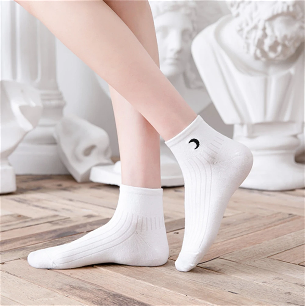 Neue Stickerei Glitter Nette Liebe Herz Mond Sterne Lächeln Gesicht Weiß Schwarz Socken Weiche Baumwolle Kurze Knöchel Sokken Dropship – Detail 20