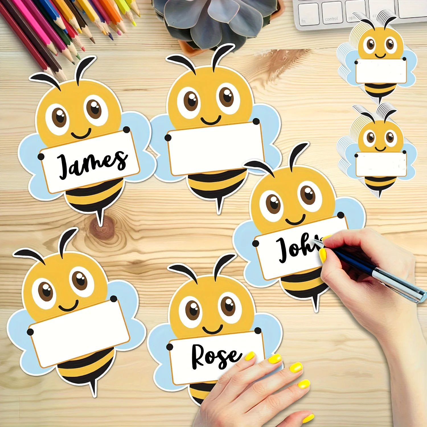 50 etichette di carta a forma di ape con adesivo resistente per bacheche scolastiche e decorazioni