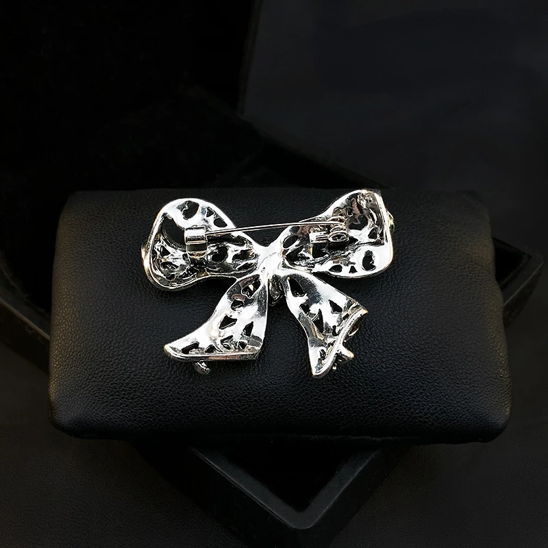 Exquisite Vintage Bowknot Brooch High-End Elegant Neckline Bow Tie Brooch Pin French Elegant Accessories Rhinestone Jewelry Pins