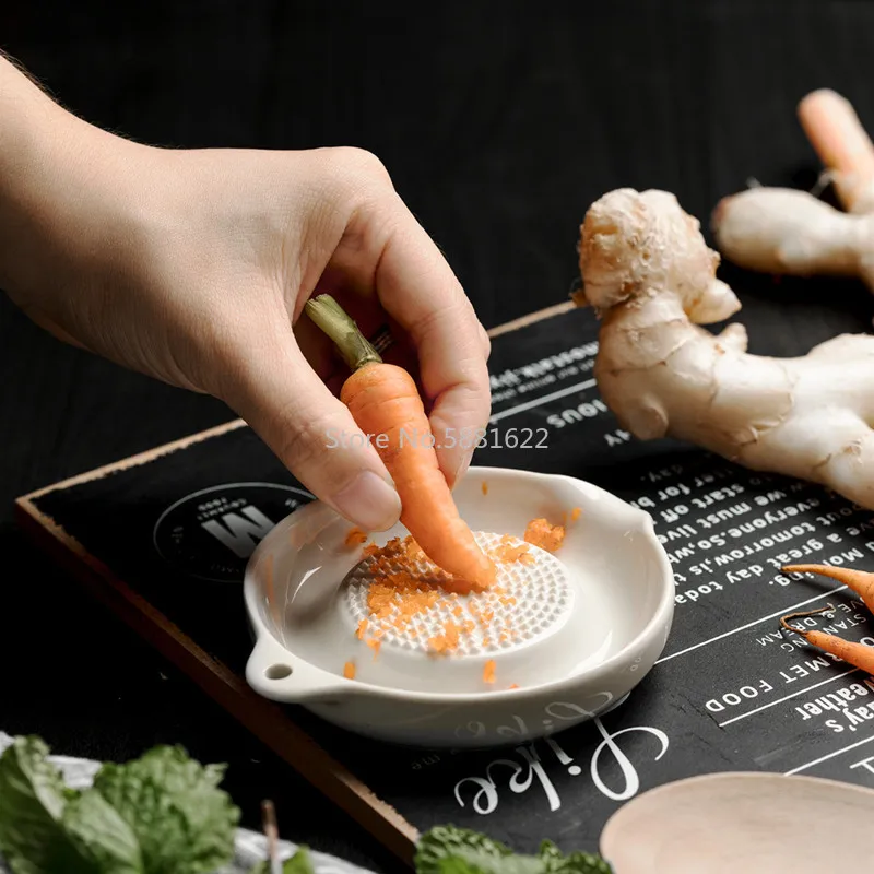 White Simple Style Ceramic Burnishing Machine Portable Porcelain Carrot Ginger Grinding Household Burnishing Machine