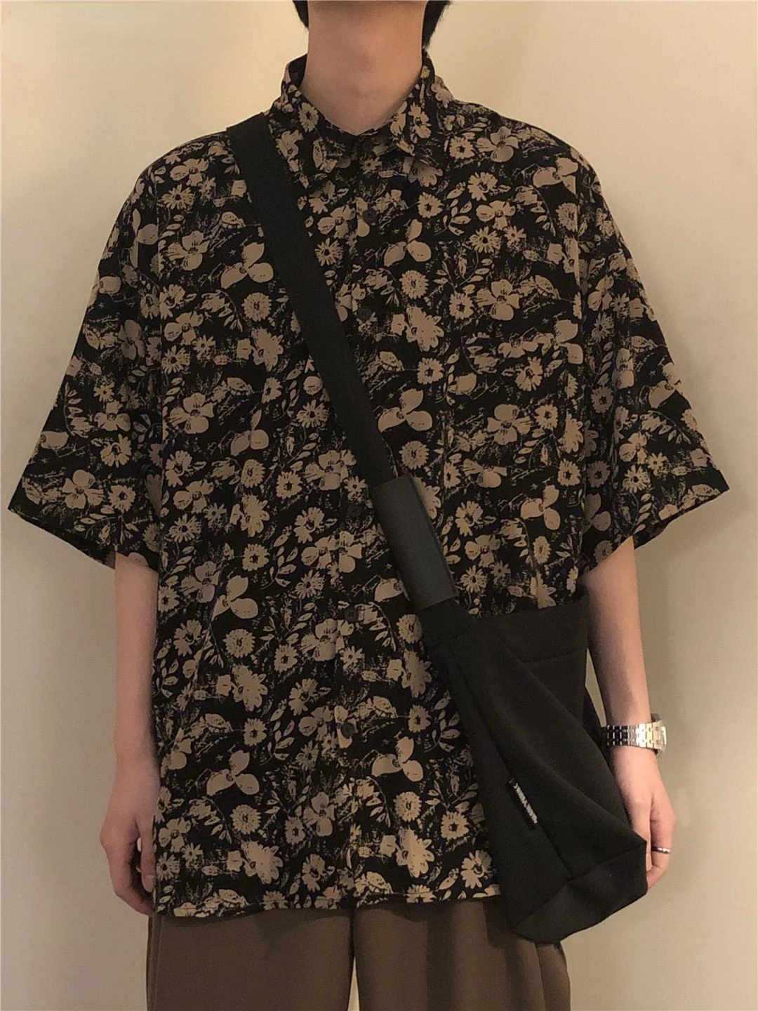 

Summer new T-shirt shirt men loose retro Hong Kong taste design sense small flower shirt ins plankton handsome shirt