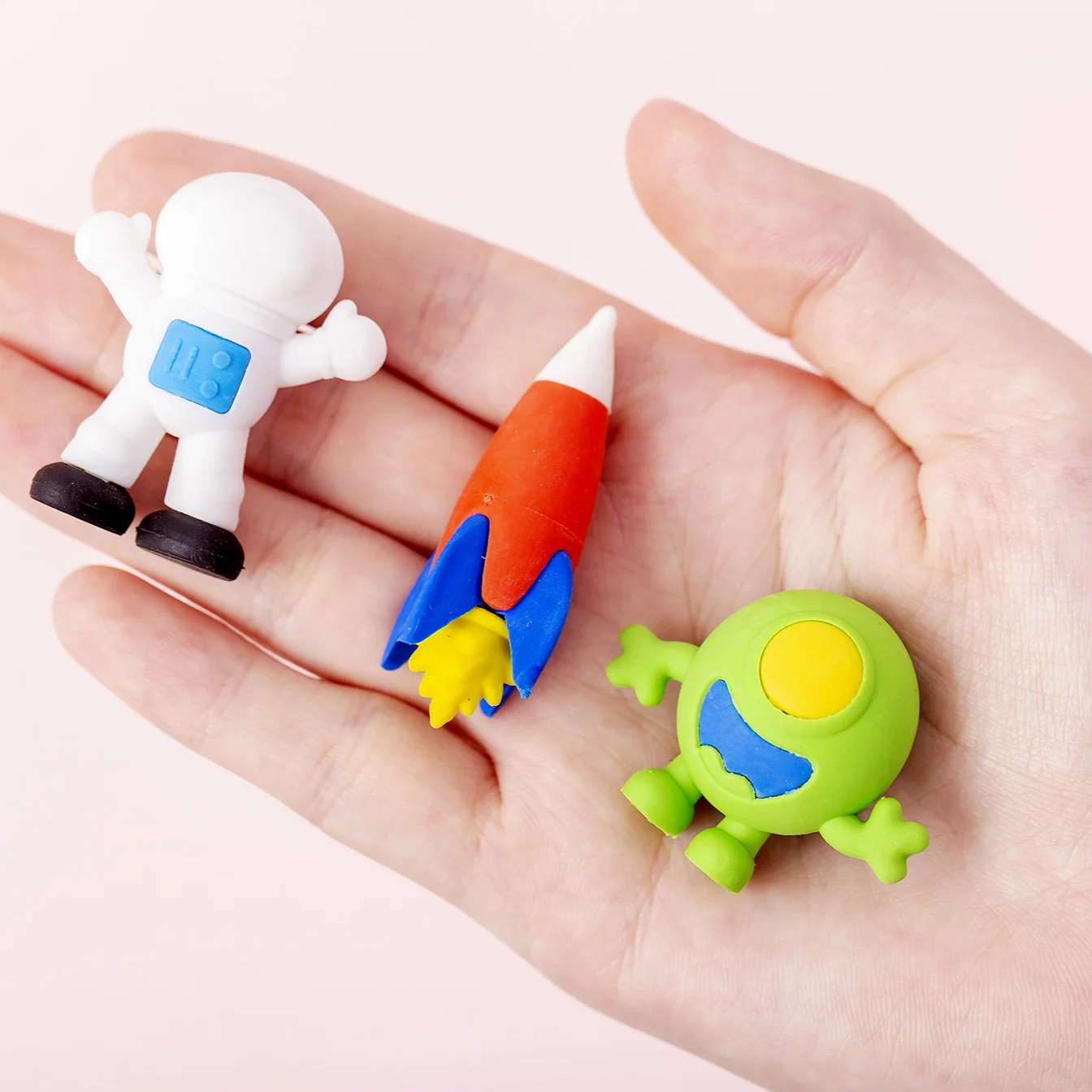 4Pcs/Set Cartoon Space Astronauts Aliens Flying Saucers Eraser Creative Card Pencil Erasers Cute Rubber Kids School Stationery 6