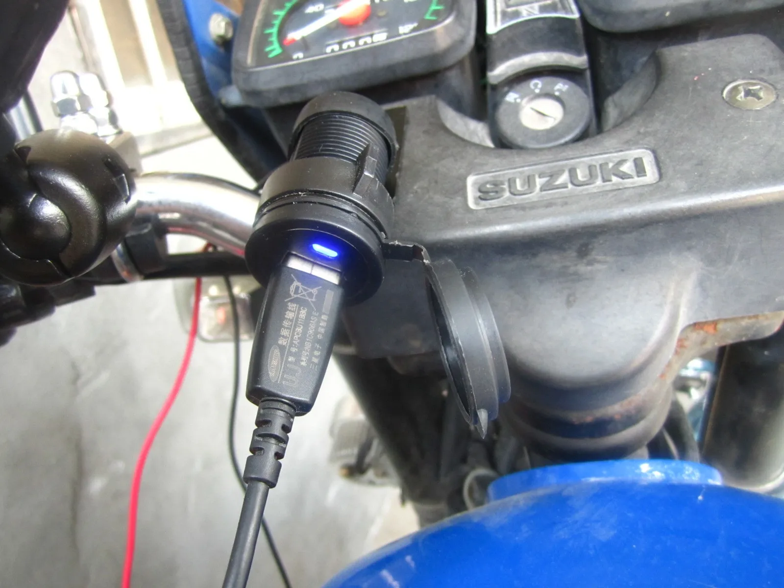 1Pcs Brand New DC12V Black Waterproof Motorcycle Handlebar Cellphone USB Charger Power Adapter With USB Interface