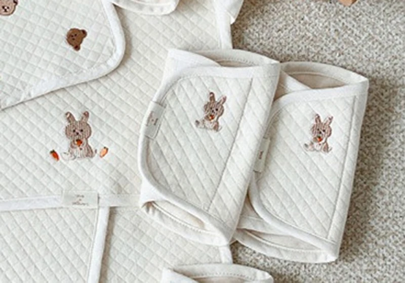 Set de baberos impermeables y paños de muselina para bebés_voghion.com