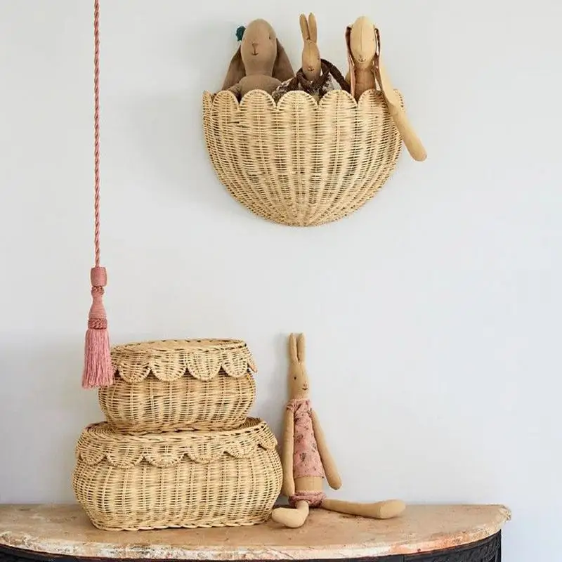Woven Rattan Wall-Mounted Basket Wicker Hand-woven Wall Basket Scalloped Storage Organizer For Room Home Decor Storage Basket