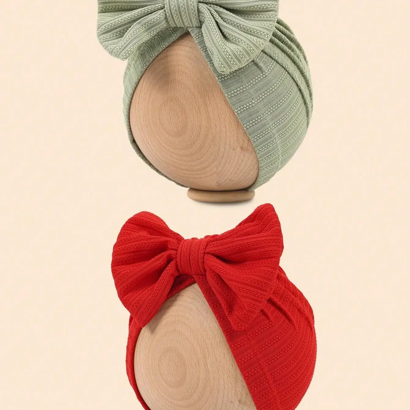 봄, 가을 스타일의 헤어밴드 모자, 1-12개월 에게 적합하며, 신축성 있는 원단으로 손뜨개질과 손바느질로 제작되었습니다.