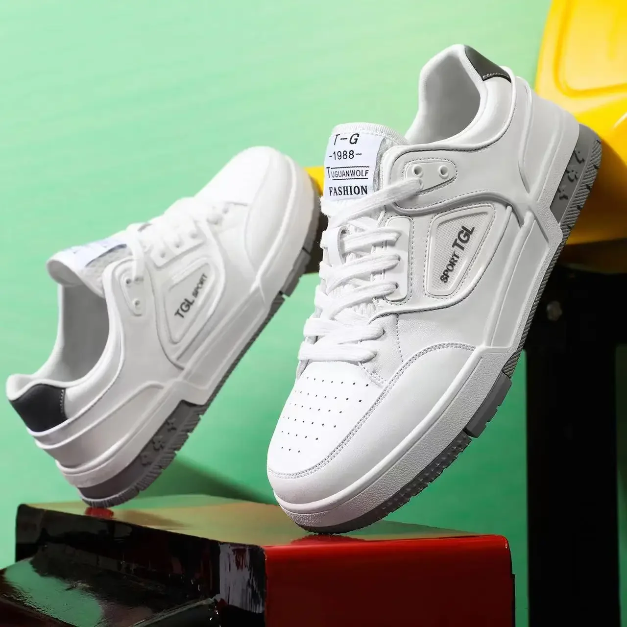 

Men's shoes new trend personality plate shoes breathable hundred with Korean retro spring and fall sports casual shoes